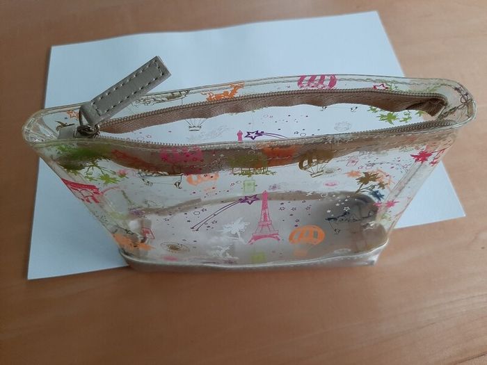 Roger & Gallet toiletry bag