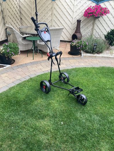Brand new CRUISER golf buggy with umbrella attachment