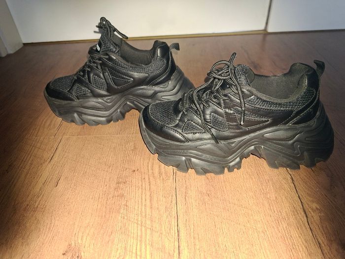 Brand NEW Even&Odd chunky trainers size 3