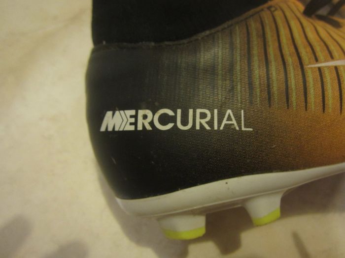 Soccer boots    NIKE   size 5.5