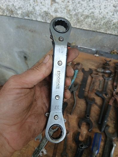 good amount of vintage tools