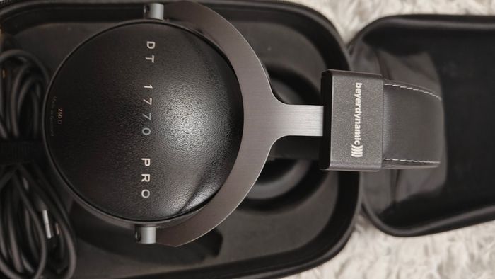 Beyerdynamic DT 1770 PRO 250Ohm headphones
