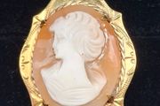 Vintage rolled gold cameo pendant