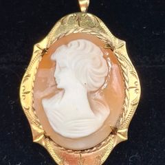 Vintage rolled gold cameo pendant