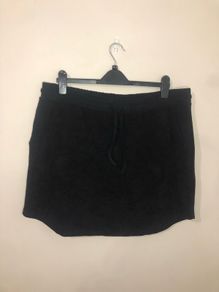Boohoo black towely feel skirt (size 22)