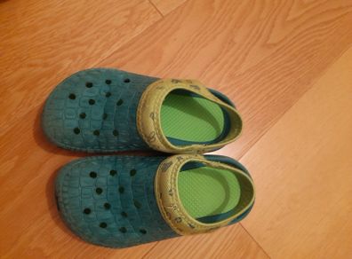 Boy's crocs