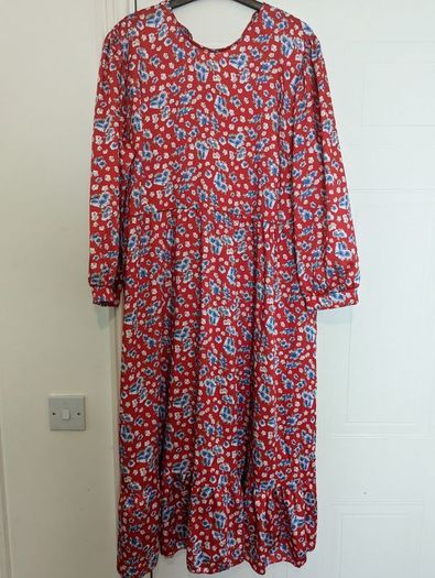 Perfect for Summer. Stunning full length Boohoo dress