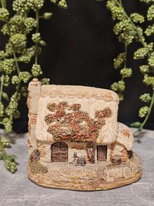 VINTAGE Collectible Lilliput Lane "The Farriers"  Cottage 1985