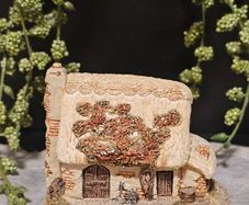 VINTAGE Collectible Lilliput Lane "The Farriers"  Cottage 1985