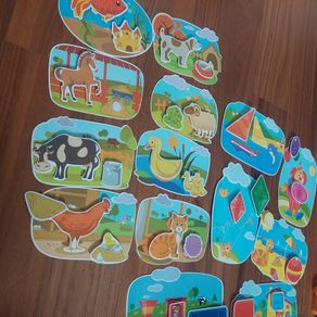 Die-cut animal and scene matching cards for toddlers