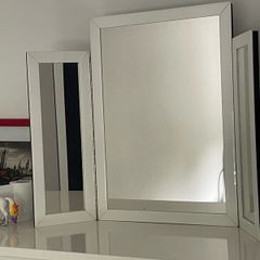 Vanity mirror