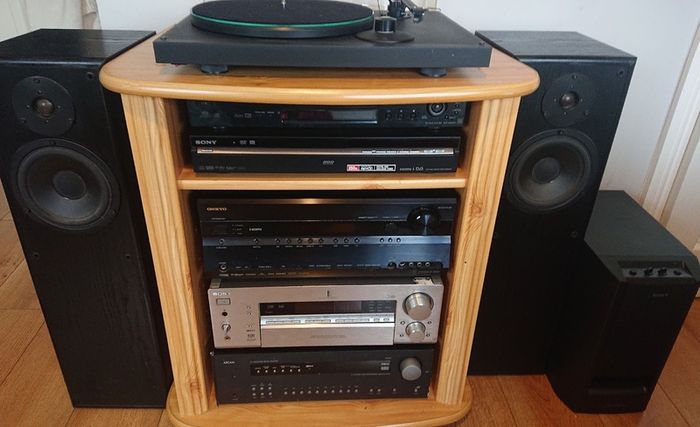 HiFi Received , Records player,  2.1 speakers