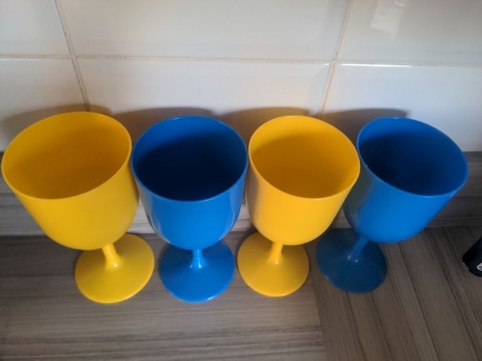 Plastic wine glasses