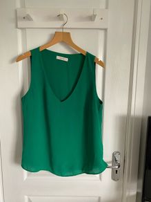 OASIS ladies green v neck top