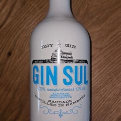 Hamburg Gin Bottle