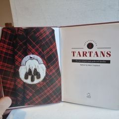 Blair Urquhart  Tartans: The New Compact Study Guide and Identifier (Identifying Guide Series)