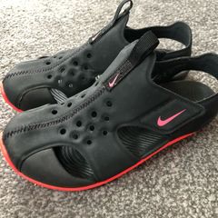 Girls Nike black & pink sunray Sandals UK 13.5