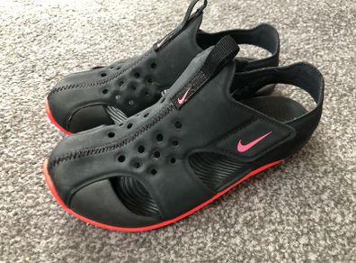 Girls Nike black & pink sunray Sandals UK 13.5