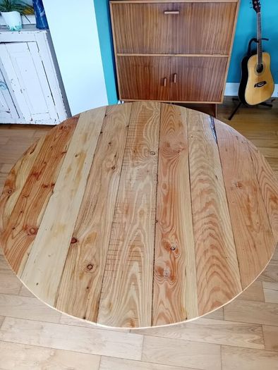 Round dining table 300 and vintage chairs 280