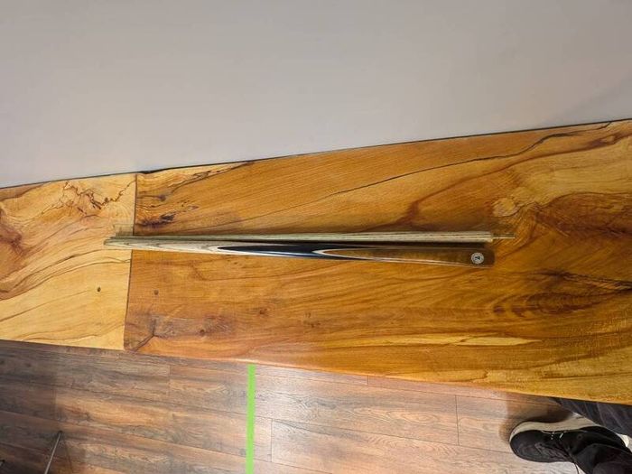 Britannia Jupiter 8 ball pool cue