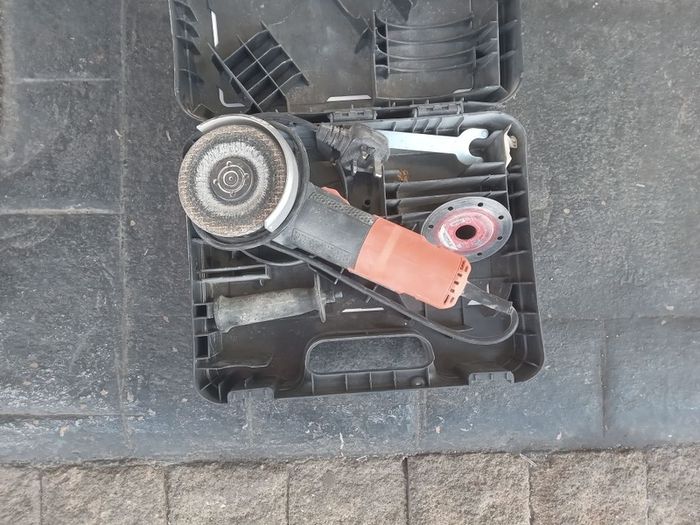 black and decker angle grinder