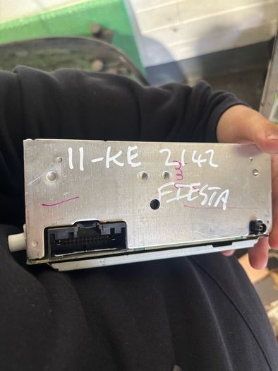 ford fiesta radio head unit