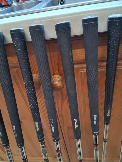 Mens golf clubs .