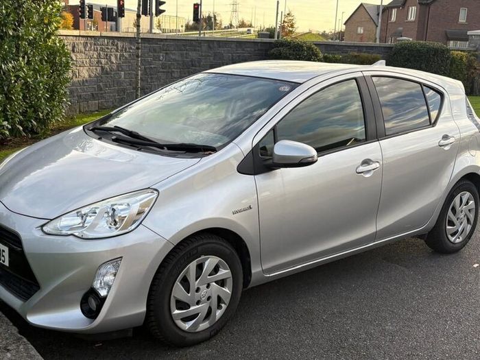 2015 Toyota Aqua S 1.5 Hybrid Automatic | LOW KM
