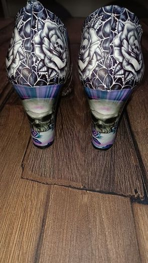 Beautiful shoes with skull design, worn for wedding, size 6