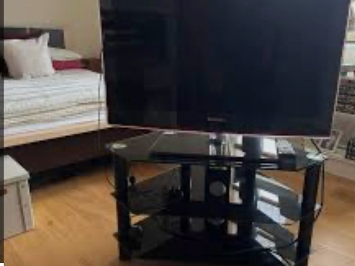 Samsung 32" TV (not smart tv)