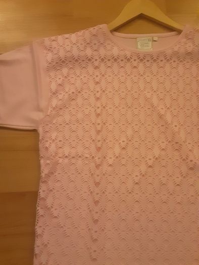 Ladies Top/Short Sleeved Top .. Size: Small/Medium