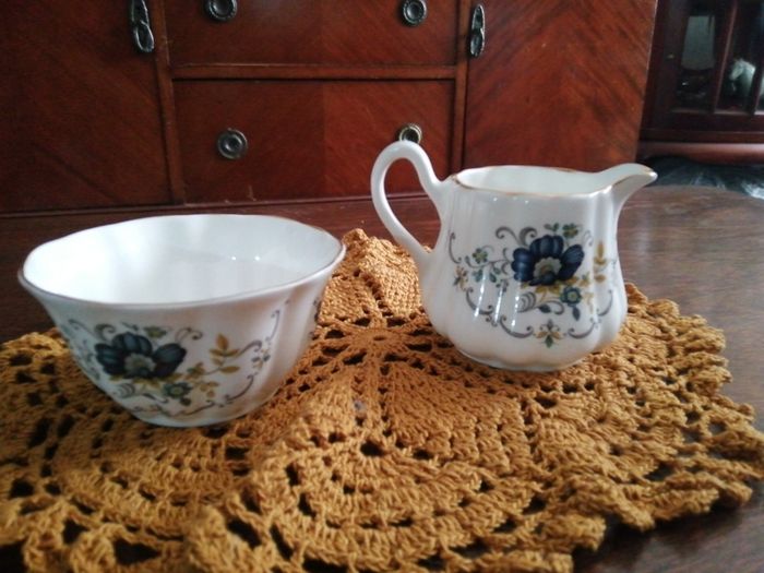 TARA porcelain set