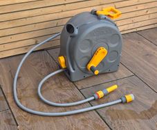 Hozelock Compact Hose Reel 2415 with Hose, Fittings & Wall Brackets