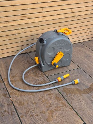Hozelock Compact Hose Reel 2415 with Hose, Fittings & Wall Brackets