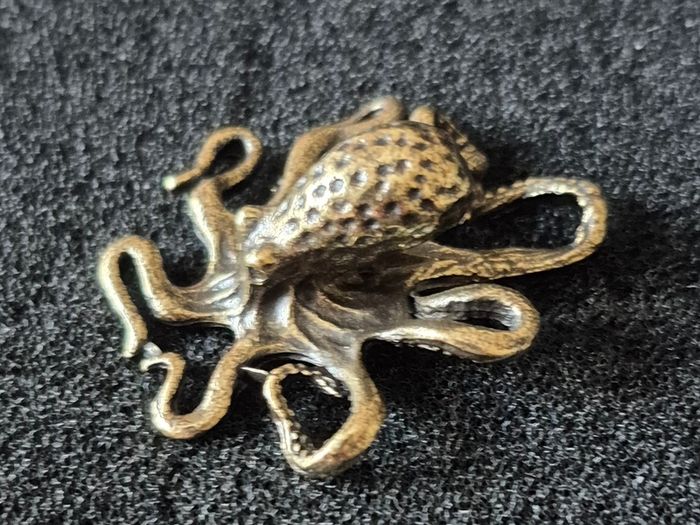 3 brass animals, Solid brass.