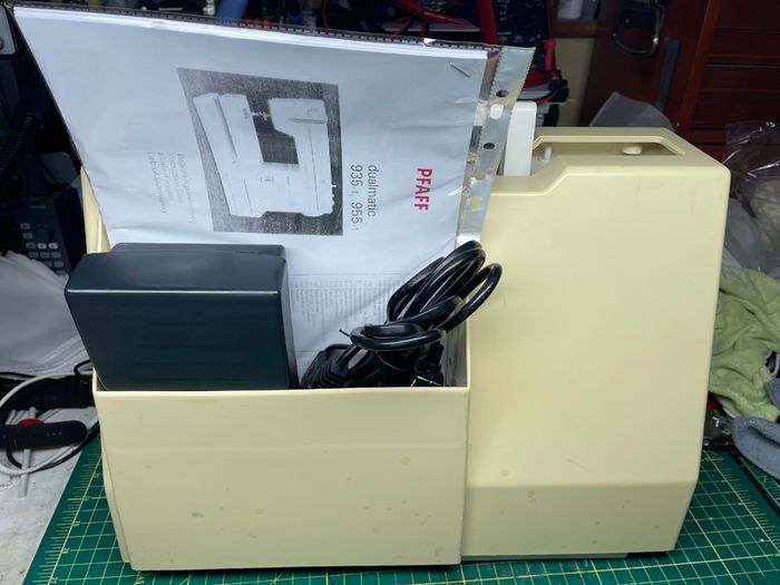 PFAFF Dualmatic 955-1 Sewing Machine with IDT(Upper walking foot) - Just serviced - Excellent condition