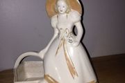 USA 954 Lady &amp; Basket Figurine
