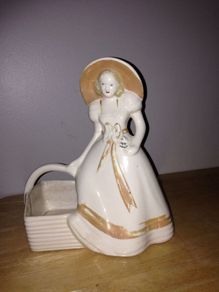 USA 954 Lady & Basket Figurine