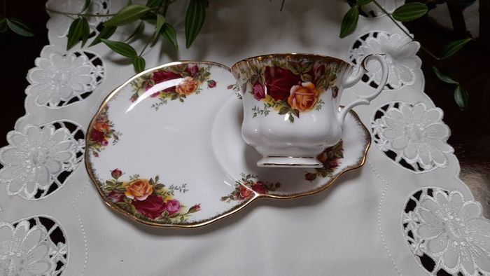 Royal Albert country roses