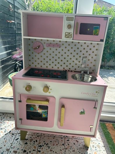 Toy kitchen