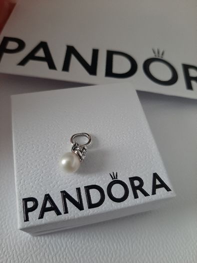 new genuine pandora sleeping angel and pearl charm