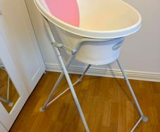 Shnuggle Baby Bath With Stand