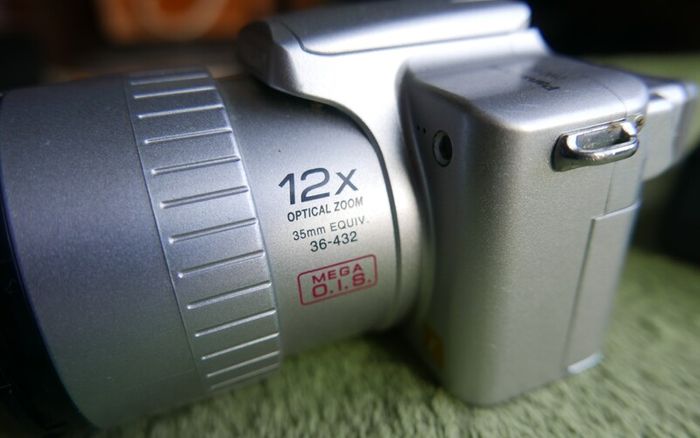 Panasonic Lumix DMC-FZ5 Digital Camera +2Gb SD Card Tested