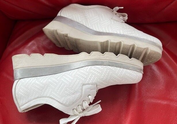 Ladies PITILLOS Winter white / cream wedged SOFT LEATHER Shoes boots Size 39 Uk 6. High Quality.  In really super condition