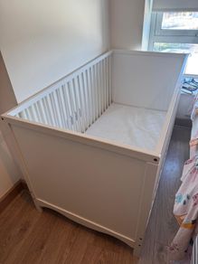 baby cot
