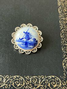 Delft vintage silver brooch