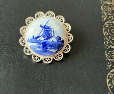 Delft vintage silver brooch