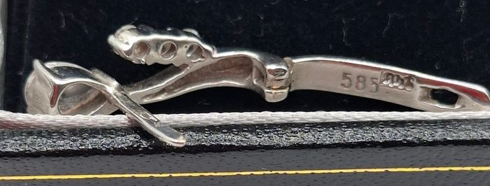 14 ct white gold earrings