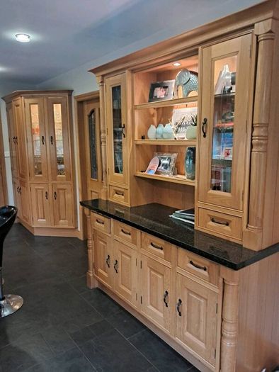 Oak kitchen with granite worktop.  Price drop