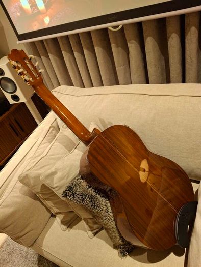 Yamaha G-235 Classical Guitar - great starter nylon-string